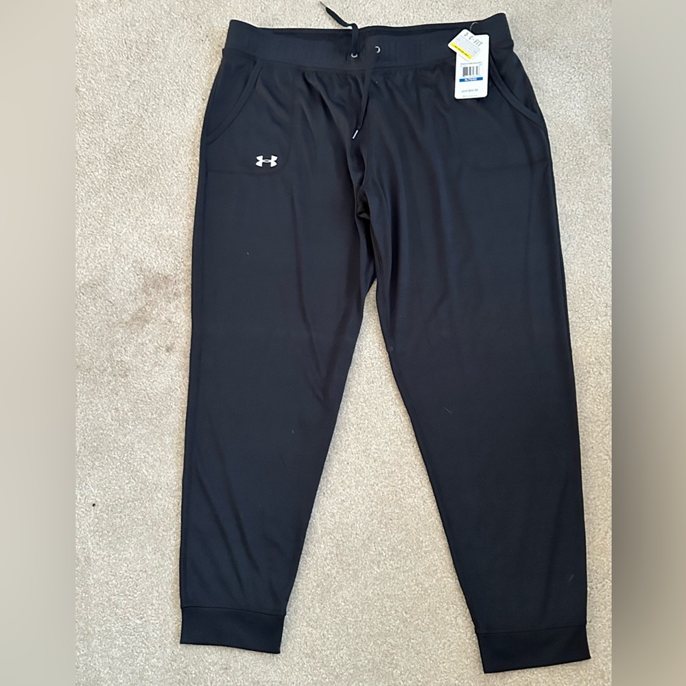 Under Armour all season gear. Black XL